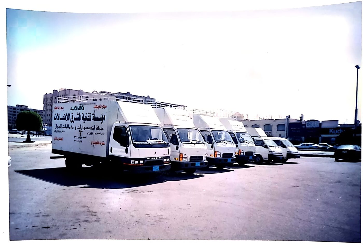 Camions de Shining Technical Com. alignés